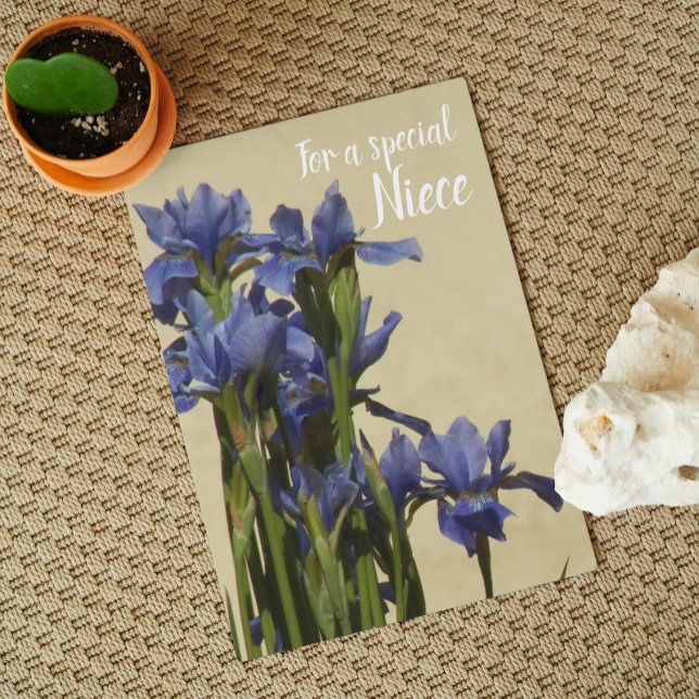 Carte Pour une nièce Fleurs d'Iris bleues Fête d'anniver (In Situ)