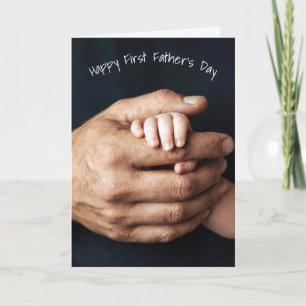 Carte Premier bébé de la fête des pères et mains de papa