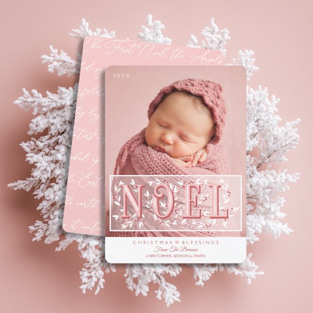 Carte Première photo de Noël Elégante Noël du bébé (Shown on a 5" x 7" card with rounded corners)