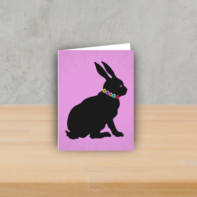 Carte Profil latéral assis Fleurs de lapin noir Oeil ros (Black silhouette sitting rabbit wearing colourful flowers on spring or Easter note card.)