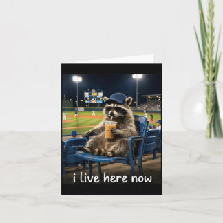 Carte Raton laveur amateur de baseball drôle buvant du c