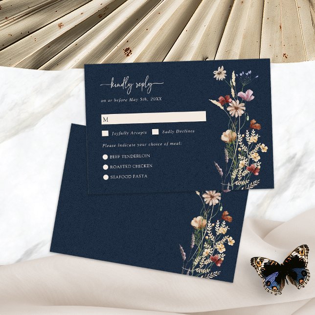 Carte RSVP Boho Fleur sauvage bleu marine (Navy Blue Wildflower Boho RSVP Card by Painted Paperie
)