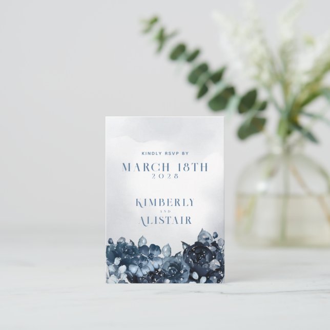 Carte RSVP en ligne Dusty Navy Blue Peony Mariage (Debout devant)