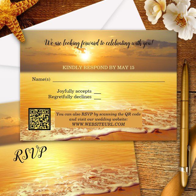 Carte RSVP Sunset Beach Wedding (RSVP card featuring a painting of the beach at sunset in warm yellow orange colors - with QR code )