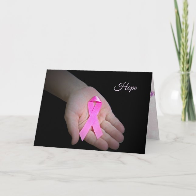 Carte ruban rose du cancer du sein dans la main de la fi (Devant)