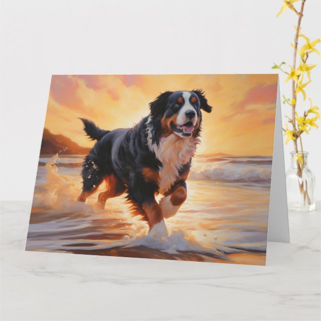 Carte Sandy Paws Bernese Mountain Dog on Beach Sunset (Fleur jaune)