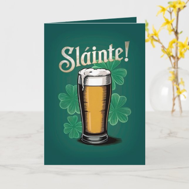 Carte Slàinte ! Saint Patrick's Day Pint of Beer on Gree (Fleur jaune)