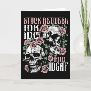 Carte Squelette drôle coincé entre Idk Idc Idgaf Hallowe