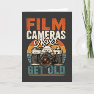 Carte T-shirt vintage sur les appareils photo argentique
