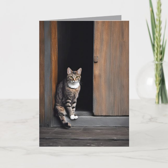 Carte Tabby Chat d'anniversaire à la porte de la grange (Devant)