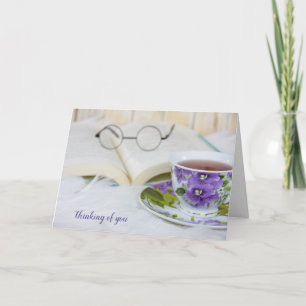 Carte tasse de thé sur la fourrure penser à vous