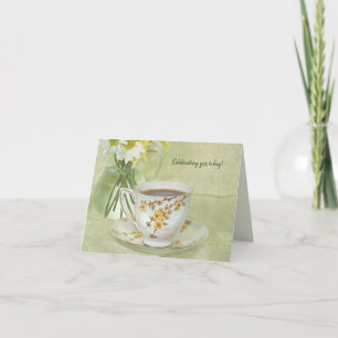 Carte teacup antique avec bouquet de marguerite annivers