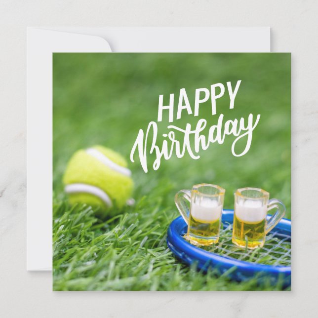 Carte Tennis Anniversaire avec balle et bière sur gazon  (Devant)