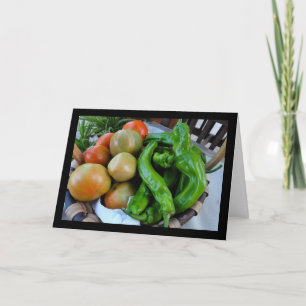 Carte Tomates et poivrons verts dans un panier