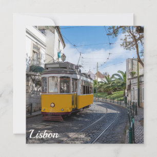 Carte Tramway jaune rétro dans la rue à Lisbonne, Portug