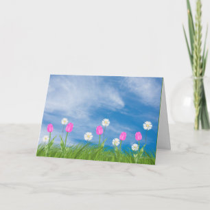 Carte tulipes et marguerites dans l'herbe pensant à vous
