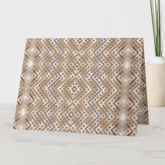 Carte Un tapis marron affichant un design symétrique (Devant)