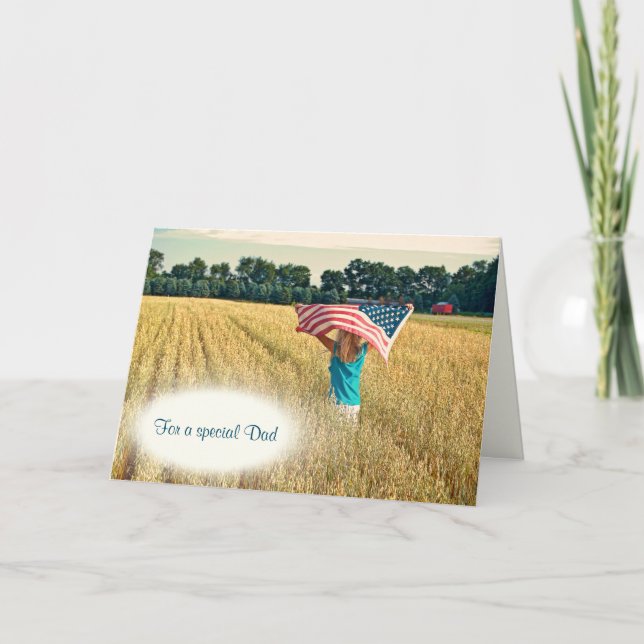 Carte Une fille avec un drapeau américain dans un champ  (Devant)
