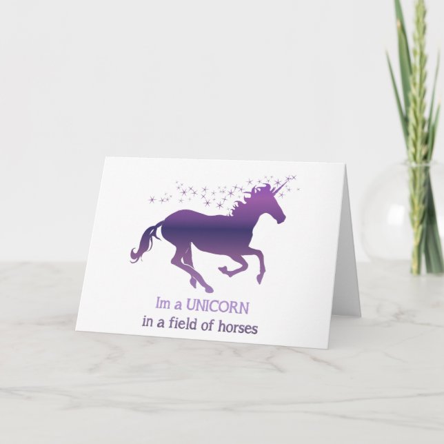 Carte Unicorne dans un champ de chevaux amusant Citation (Devant)