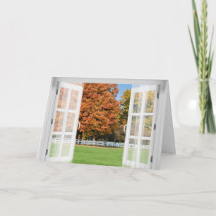 Carte Vue de l'arbre de chêne d'automne dans la fenêtre