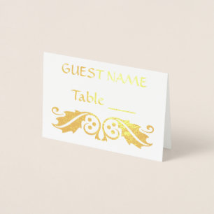 Cartes nominatives d'endroit d'or avec le feuille