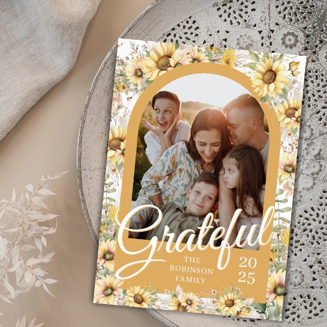 Cartes Pour Fêtes Annuelles Automne Arche d'automne aquarelle Grateful Thanksg (Modern script typography trendy arch photo with grateful happy thanksgiving cards with names year)