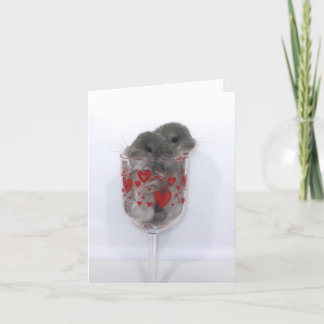 Cartes Pour Fêtes Annuelles Bébés chinchillas dans un verre à vin