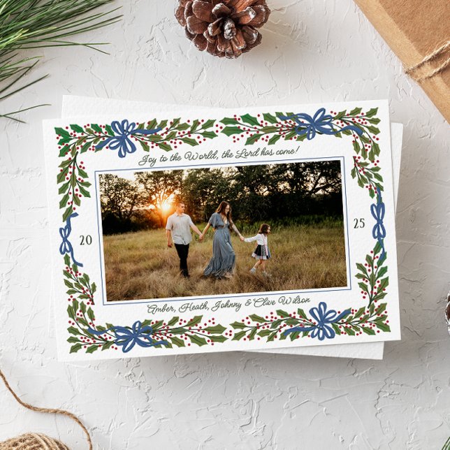 Cartes Pour Fêtes Annuelles Blue Bows and Holly Garland One-Photo Christmas (horizontal photo Christmas holiday card with illustrated border of holly branches and cute blue bows)
