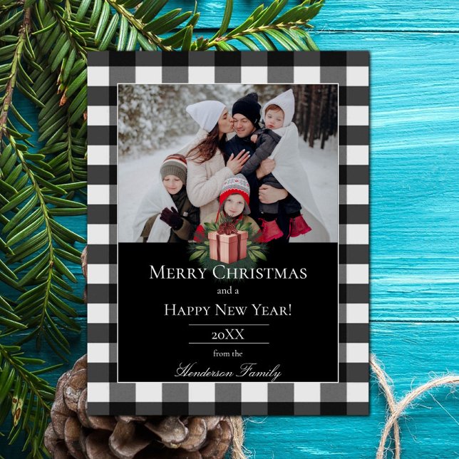 Cartes Pour Fêtes Annuelles Buffalo Plaid Christmas Cadeau Photo | Rouge (Red Buffalo Plaid Christmas Gift Holiday Photo Card)