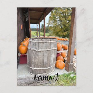 Cartes Pour Fêtes Annuelles Citrouilles et tonneau près d'une ferme