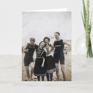 Cartes Pour Fêtes Annuelles Des amis victoriens s'amusent sur la plage vieille