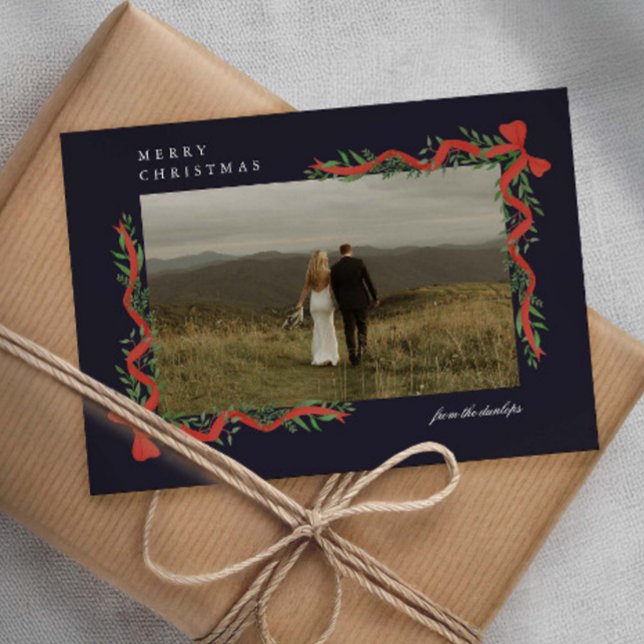 Cartes Pour Fêtes Annuelles Elégant Bow rouge avec verdure Photo Noël (Elegant red bows and greenery photo Christmas holiday cards.)