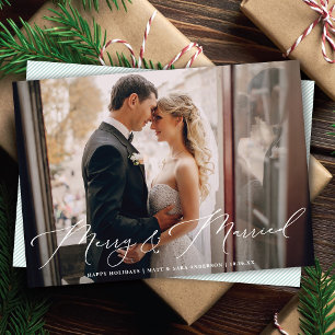 Cartes Pour Fêtes Annuelles Élégant script blanc Joyeux et photo mariée