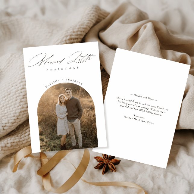 Cartes Pour Fêtes Annuelles Élégant Script Marié Petit Arc de Noël Photo (Créateur téléchargé)