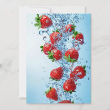 Fraises fraîches et eau