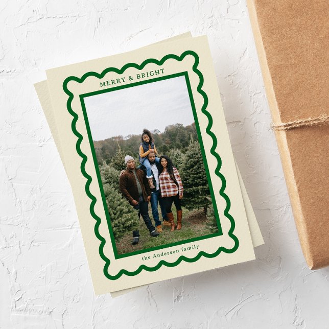 Cartes Pour Fêtes Annuelles Green on Cream Simple Scallop Photo Frame (cream off-white with forest green scallop photo frame Christmas holiday cards)