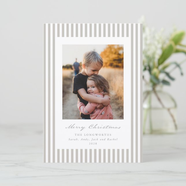 Cartes Pour Fêtes Annuelles Greige/Beige Stripes Merry Christmas Flat Photo (Debout devant)