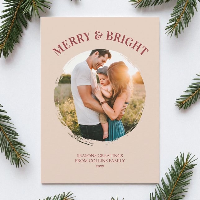 Cartes Pour Fêtes Annuelles Joyeux et brillant de la typographie rouge moderne (Merry and Bright Modern Red Typography Cute Photo Holiday Card)