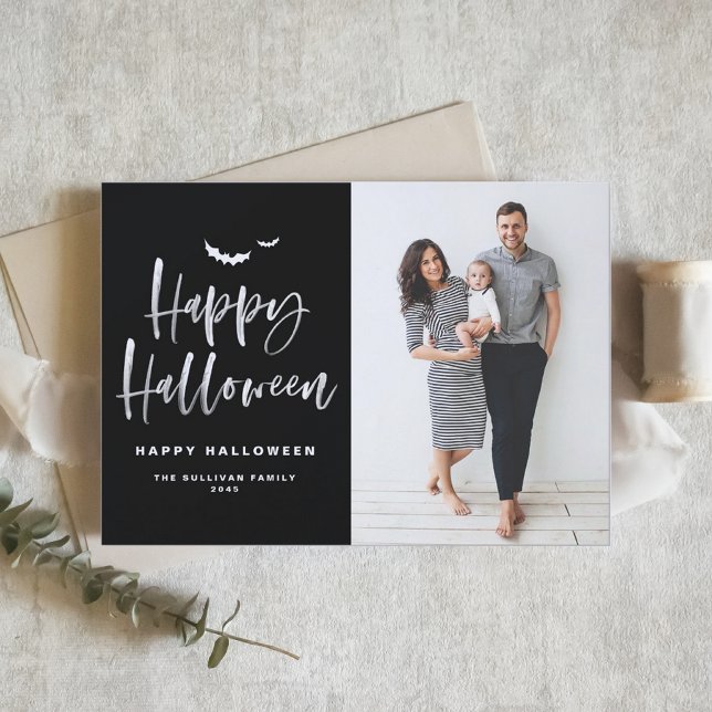 Cartes Pour Fêtes Annuelles Joyeux Halloween pinceau Lettrer noir photo (Modern photo Halloween card featuring white brush lettering on a solid black background. )
