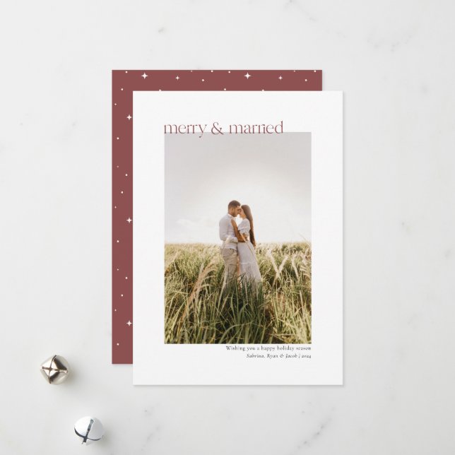Cartes Pour Fêtes Annuelles Joyeux minimal et marié | Photo Maroon (Devant/Arrière en situation)