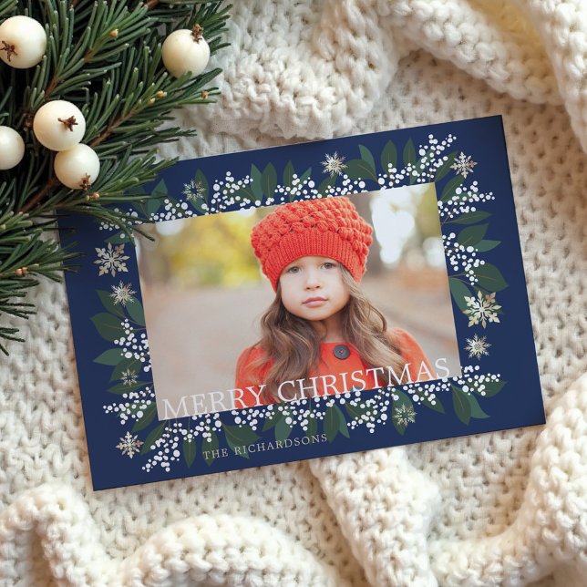 Cartes Pour Fêtes Annuelles Joyeux Noël Baies blanches Folithe Folithe Snowfla (Merry Christmas White Berries Foliage Snowflakes Holiday Card)