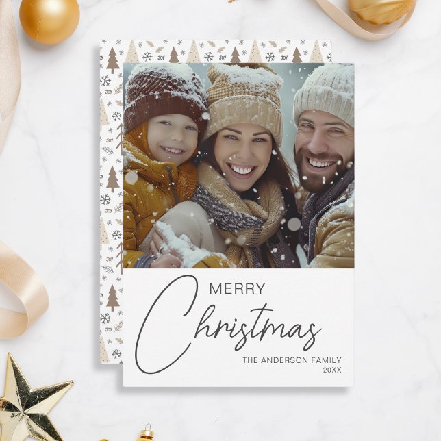 Cartes Pour Fêtes Annuelles Joyeux Noël moderne Script photo de famille (Merry Christmas Modern Script Family Photo Holiday Card by MINTIC DESIGN STUDIO)
