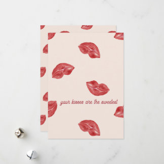 Cartes Pour Fêtes Annuelles Lèvres embrassées rouges sur fond beige pour la Sa