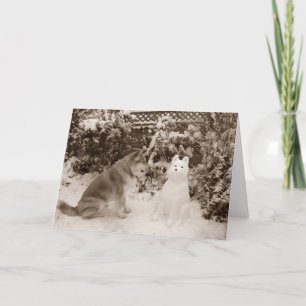 Cartes Pour Fêtes Annuelles mignonne akita assis dans la neige avec un chien d