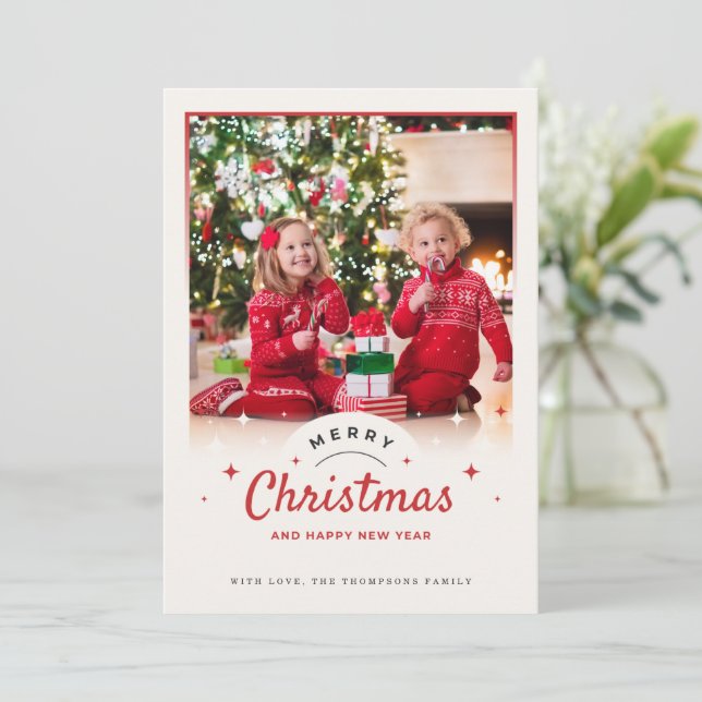 Cartes Pour Fêtes Annuelles Noël en famille beige et rouge (Debout devant)