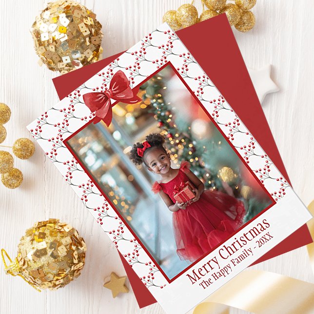 Cartes Pour Fêtes Annuelles Photo Joyeux Noël Baies botaniques rouges (Christmas Greeting Card with Personalize Photo and Family Name. Red Berries and Bow.)