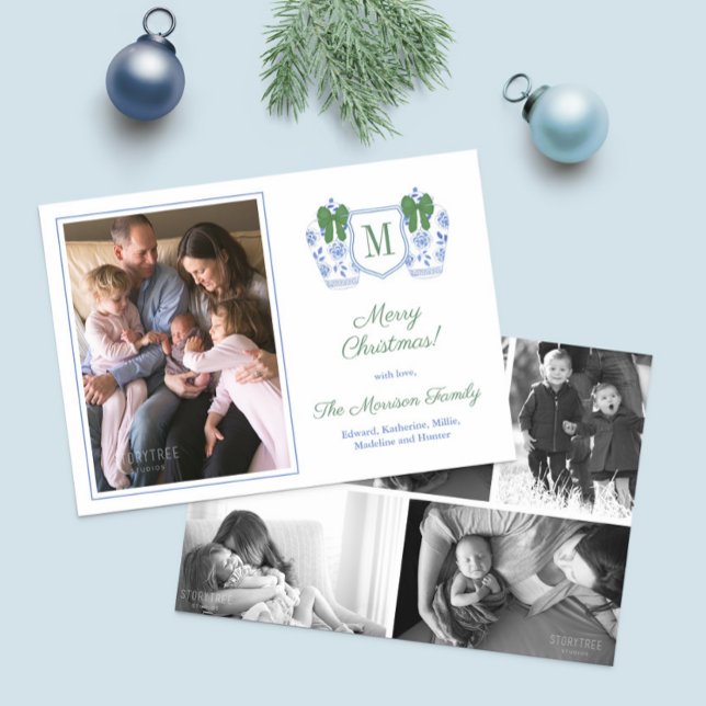 Cartes Pour Fêtes Annuelles Preppy Monogram Chinoiserie Famille Photo Collage (Preppy Monogram Merry Christmas Holidays Card featuring ginger jars with green bow and photo collage)