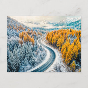 Cartes Pour Fêtes Annuelles Routes d'hiver à travers une forêt de montagne ave
