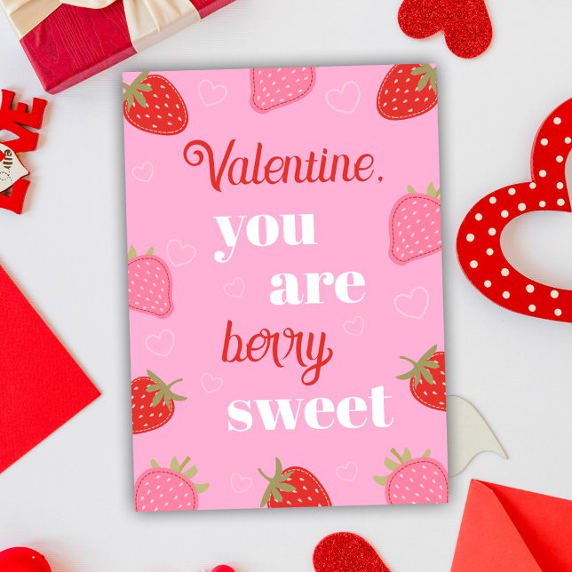 Cartes Pour Fêtes Annuelles Saint-Valentin aux fraises sucrées de Berry rose (Pink Berry Sweet Strawberry Valentine's Day Holiday Card)