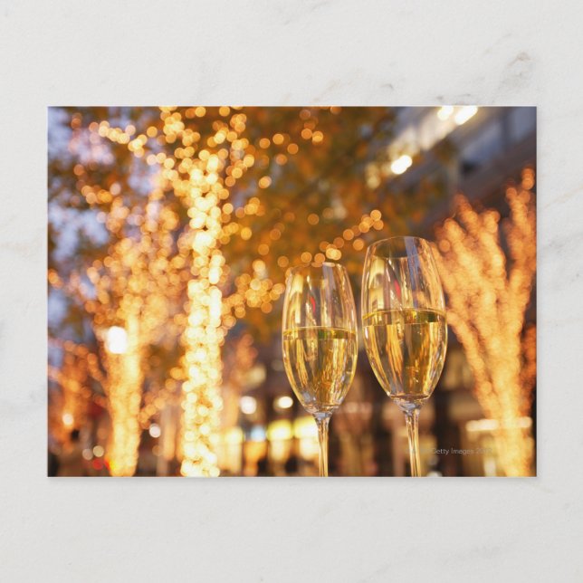 Cartes Pour Fêtes Annuelles Verres de Champagne grillant Noël sur la ville (Devant)